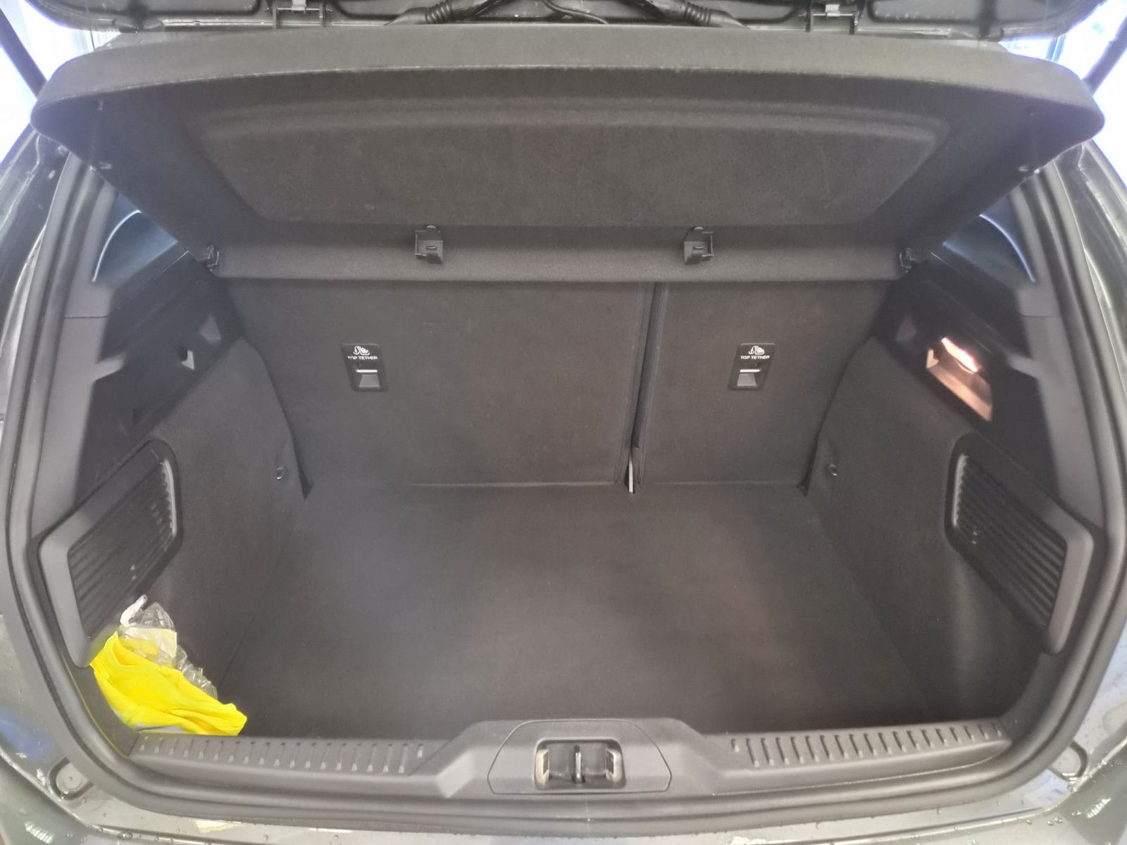 Fahrzeugabbildung Ford Focus Lim. ST-Line / NAVI / KAMERA /1. Hand