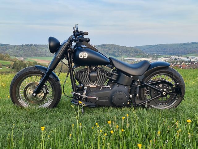 Harley-Davidson Fat Boy Special "69"- Umbau - schwarz-tief-breit