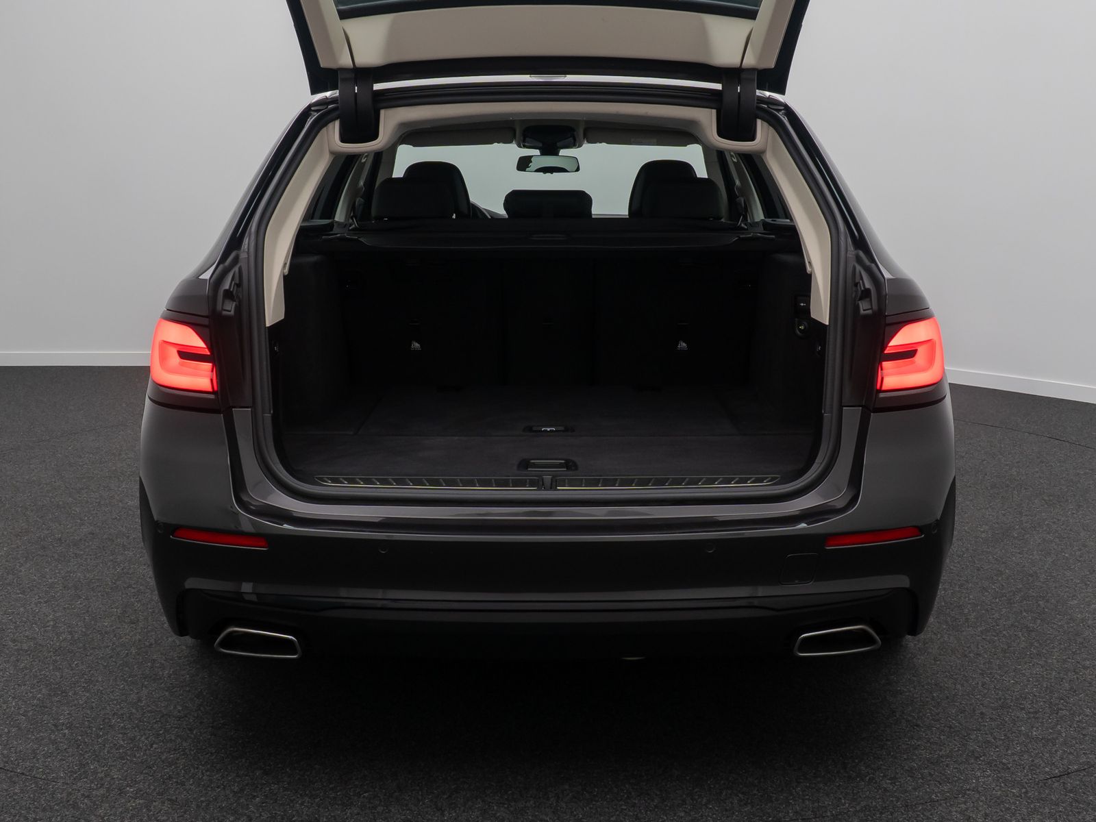 Fahrzeugabbildung BMW 520d xD  Kamera Laser HUD DAB AHK Komfort Alarm