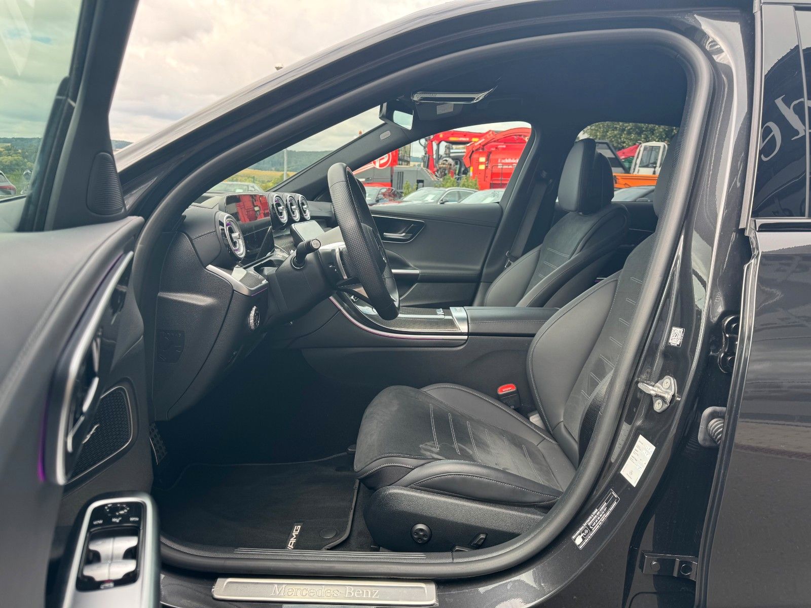 Fahrzeugabbildung Mercedes-Benz C 400e 4M AMG+HUD+RFK+TotW+Ambiente+Night