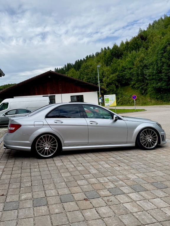 Mercedes-Benz C 63 AMG