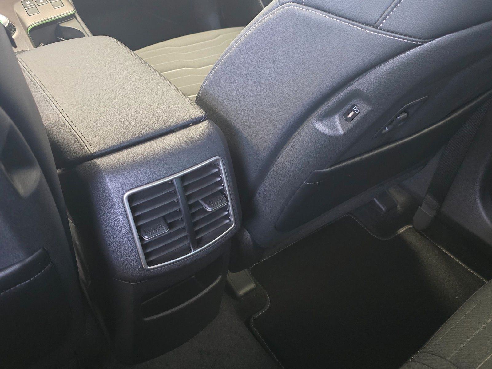 Fahrzeugabbildung Kia Sportage 1.6 T-GDI DCT Spirit DW