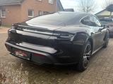 Porsche Taycan 4 S*1.Hand*360.Cam*Performance Akku*BOSE - schwarze Porsche Taycan