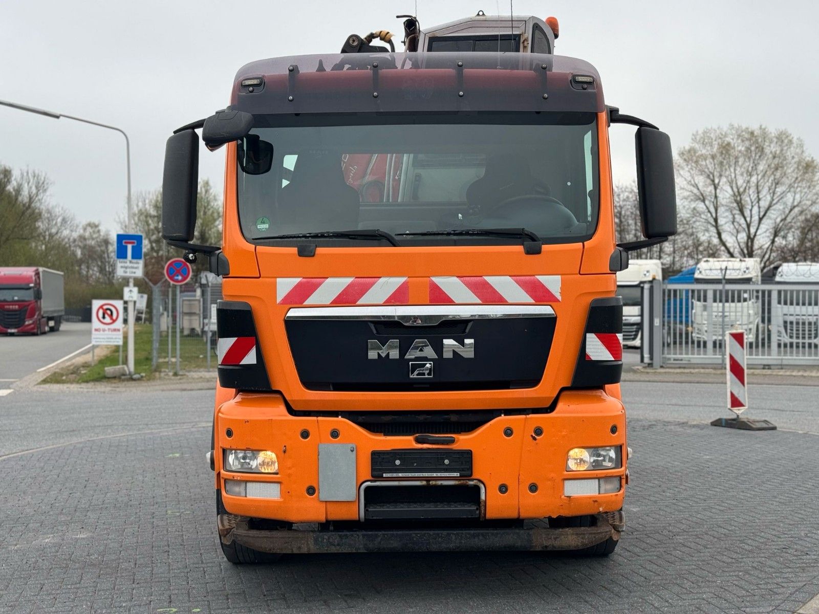 Fahrzeugabbildung MAN TGS 26.440 6x2-4 BL Abrollkipper / Kran