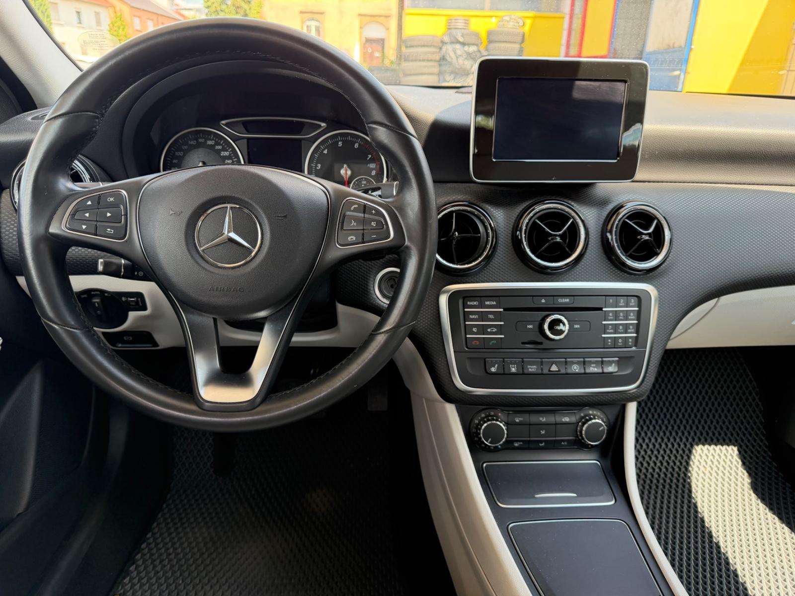 Mercedes-Benz A 250*Leder*NAVI*PTC*Standhzg*Tempomat*Alu18Zoll