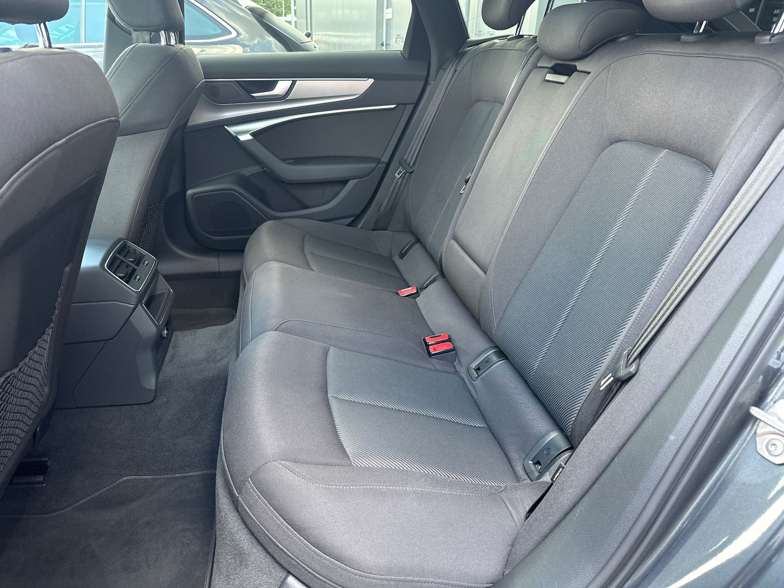 Fahrzeugabbildung Audi A6 Avant 40 TDI S-Line NAV+LED+PANO+AHK+19ZOLL