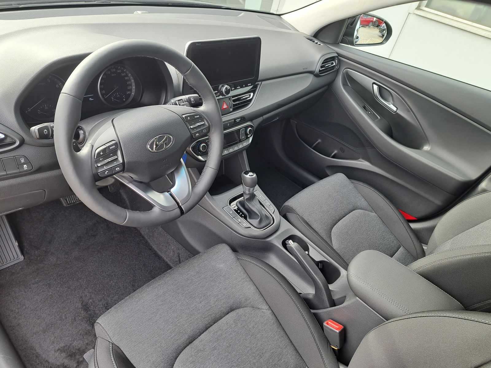 Fahrzeugabbildung Hyundai i30 LED NAVI KAMERA WINTERPAKET TEMPO ALU