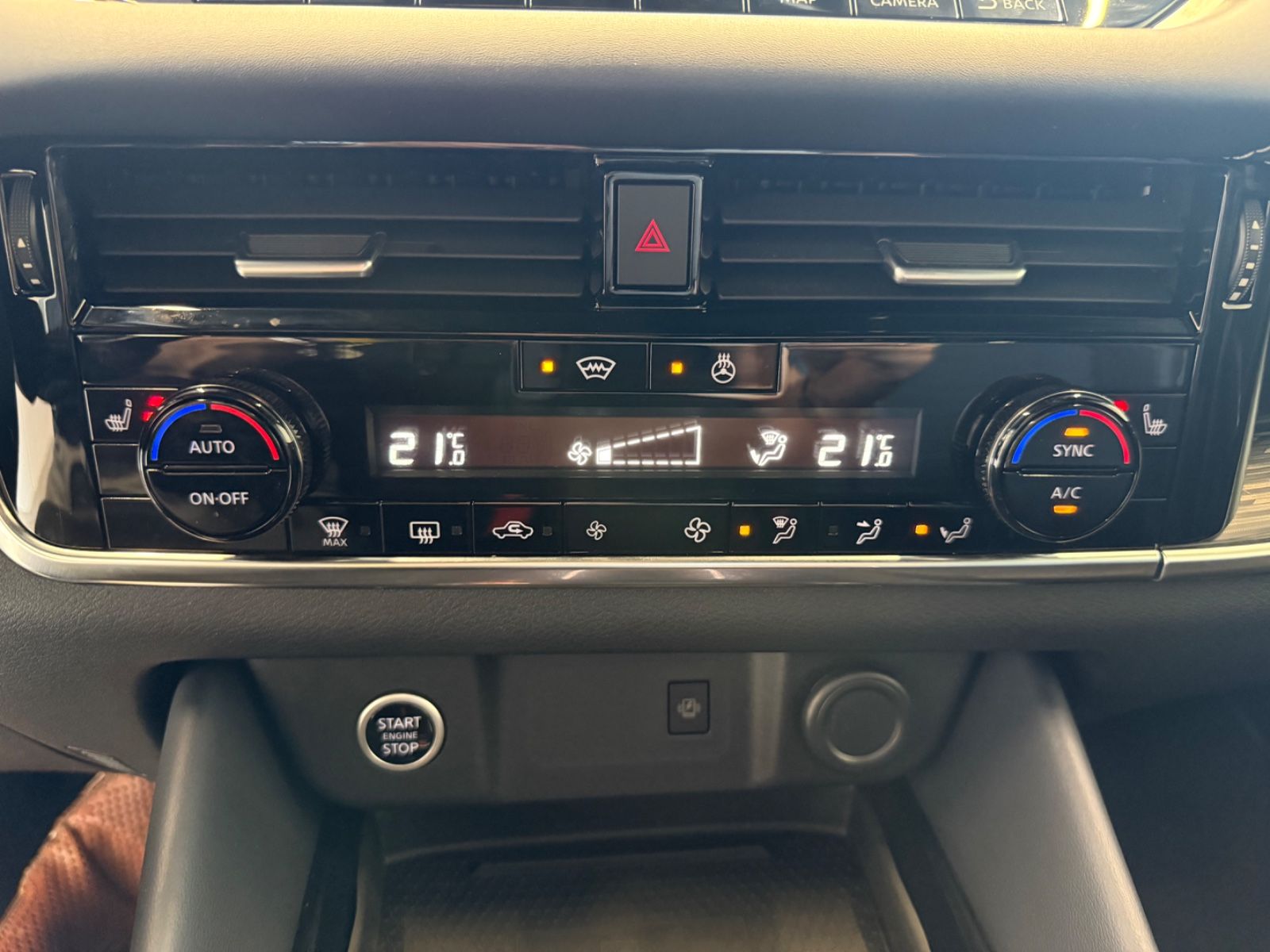 Fahrzeugabbildung Nissan Qashqai Tekna MHEV; Autom.,HUD,Teilleder,AHK
