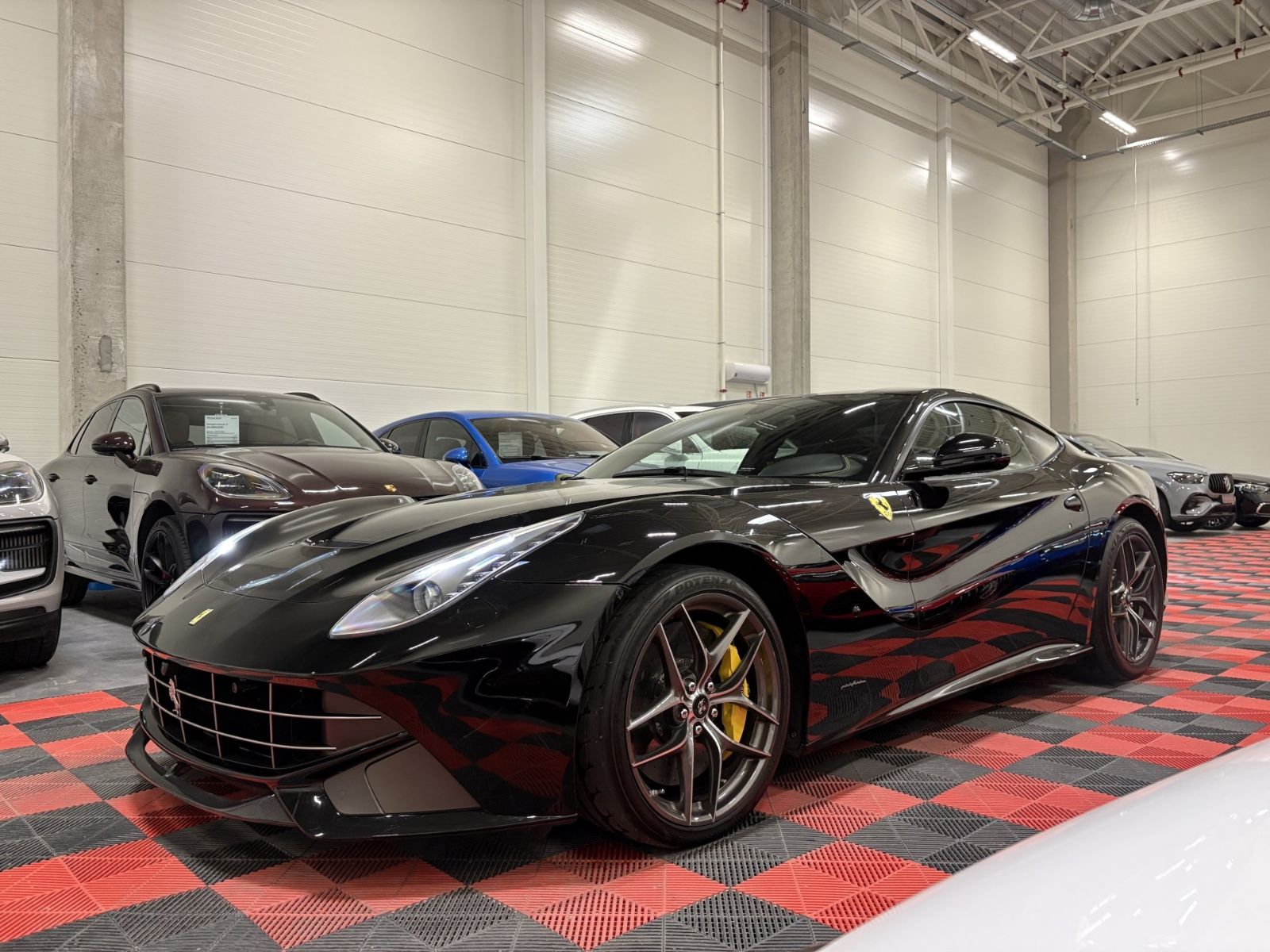 FERRARI F12