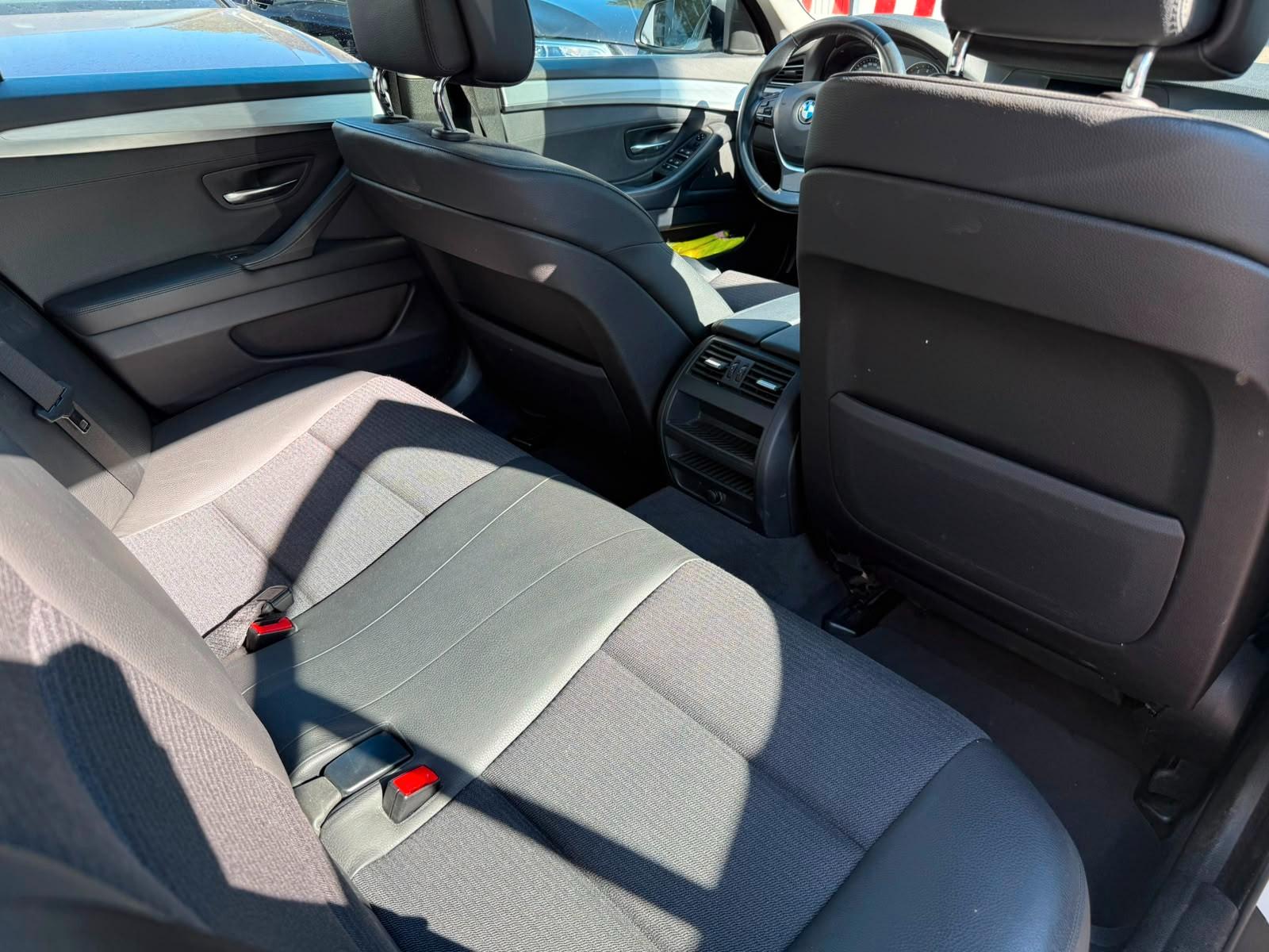 BMW 523 | 204 ch | BVM |  | TOIT OUVRANT- XENON TOIT OUVRANT - 1ERE MAIN - CARNET COMPLET