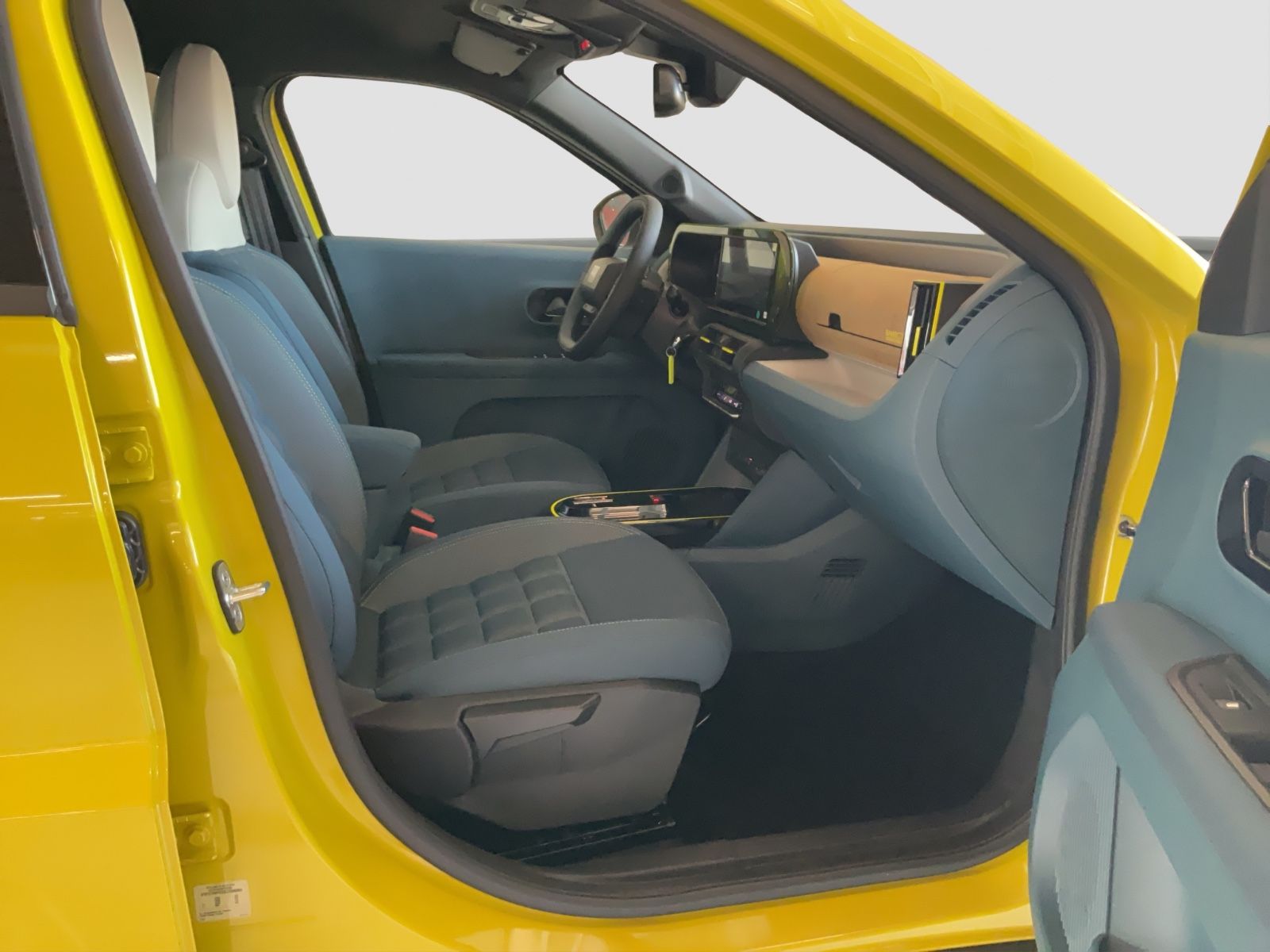 Fahrzeugabbildung Fiat Grande Panda Hybrid La Prima + Winterpaket