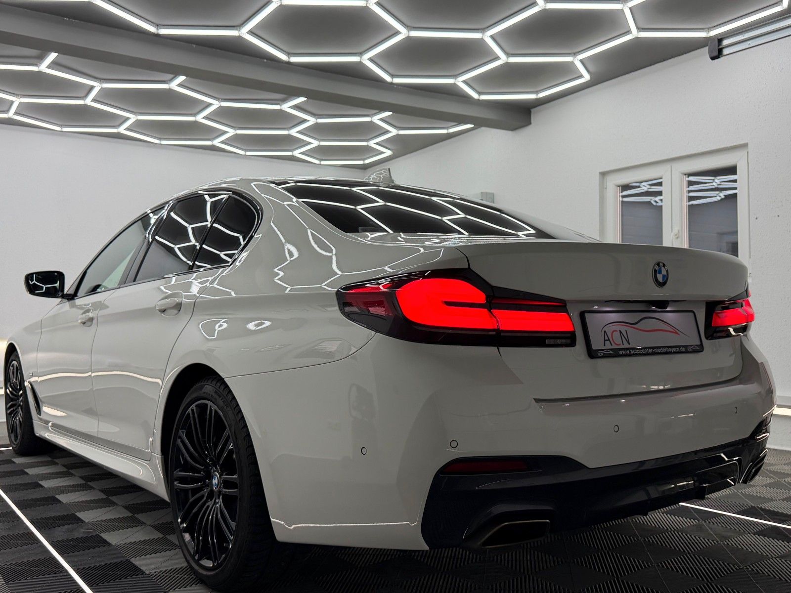 Fahrzeugabbildung BMW 530 d xDrive M SPORT/LASER/HuD/eGSD/FACELIFT