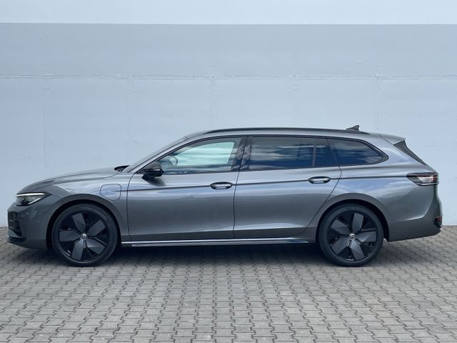 Passat R-Line 1.5 TSI eHybrid DSG HUD/AHK/360°Ka