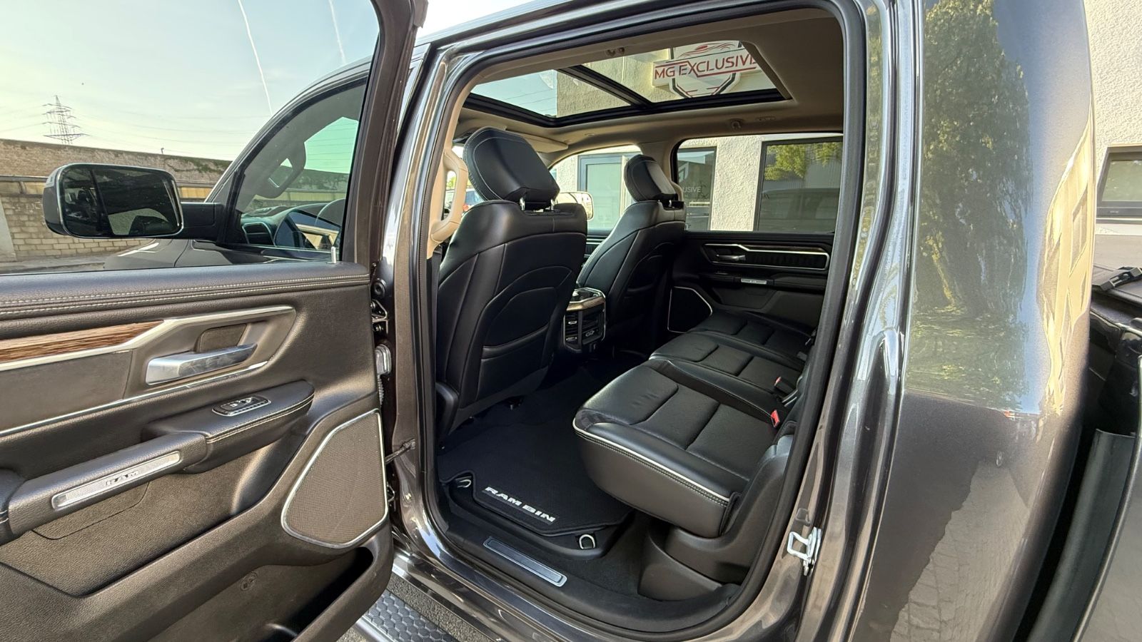Fahrzeugabbildung Dodge RAM Gen.5  Panorama-LED-Kamera-Sitzkühlung