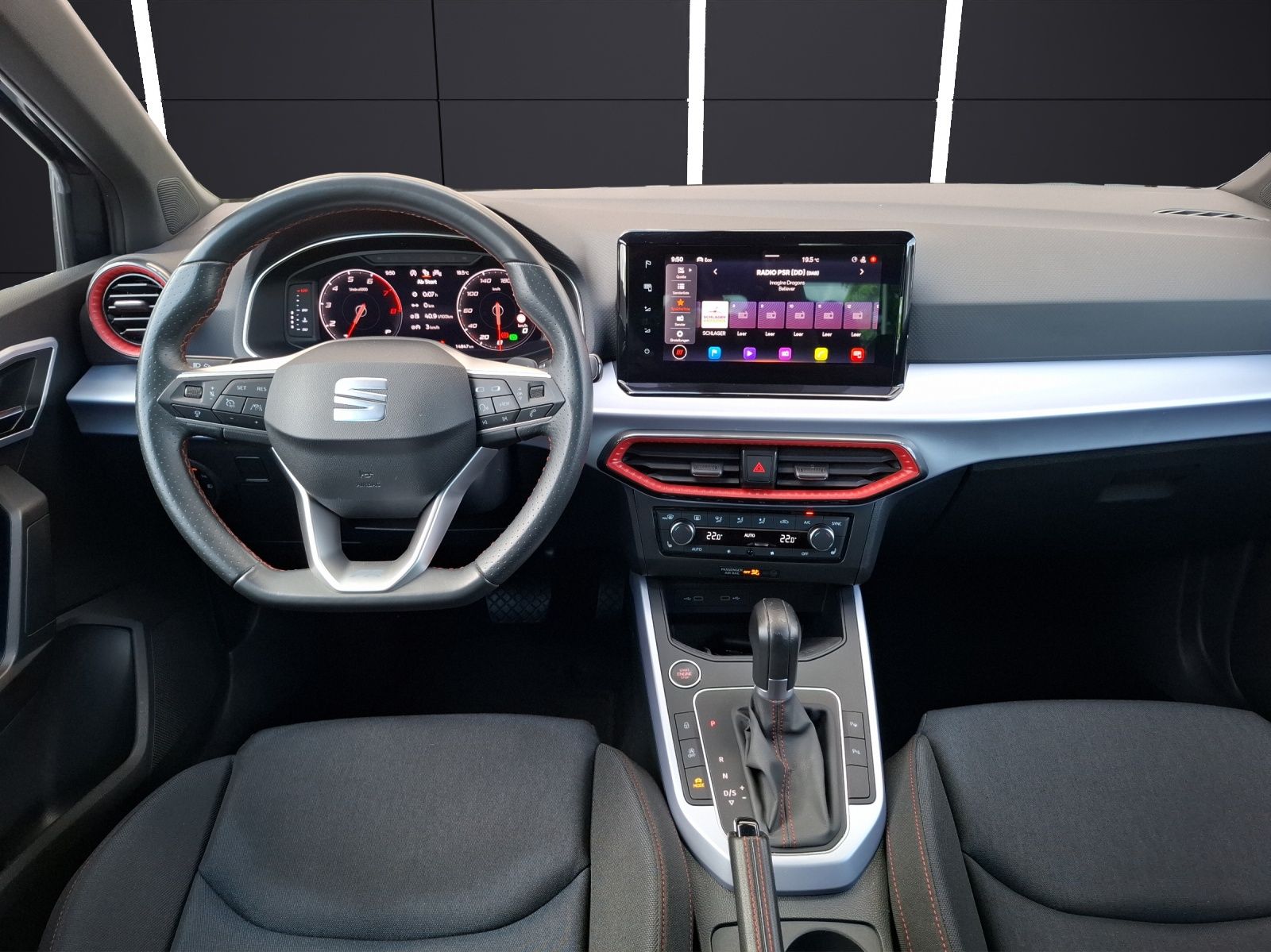 Fahrzeugabbildung SEAT Arona TSI FR-Line DSG LED Navi AID ACC RFK SH LM