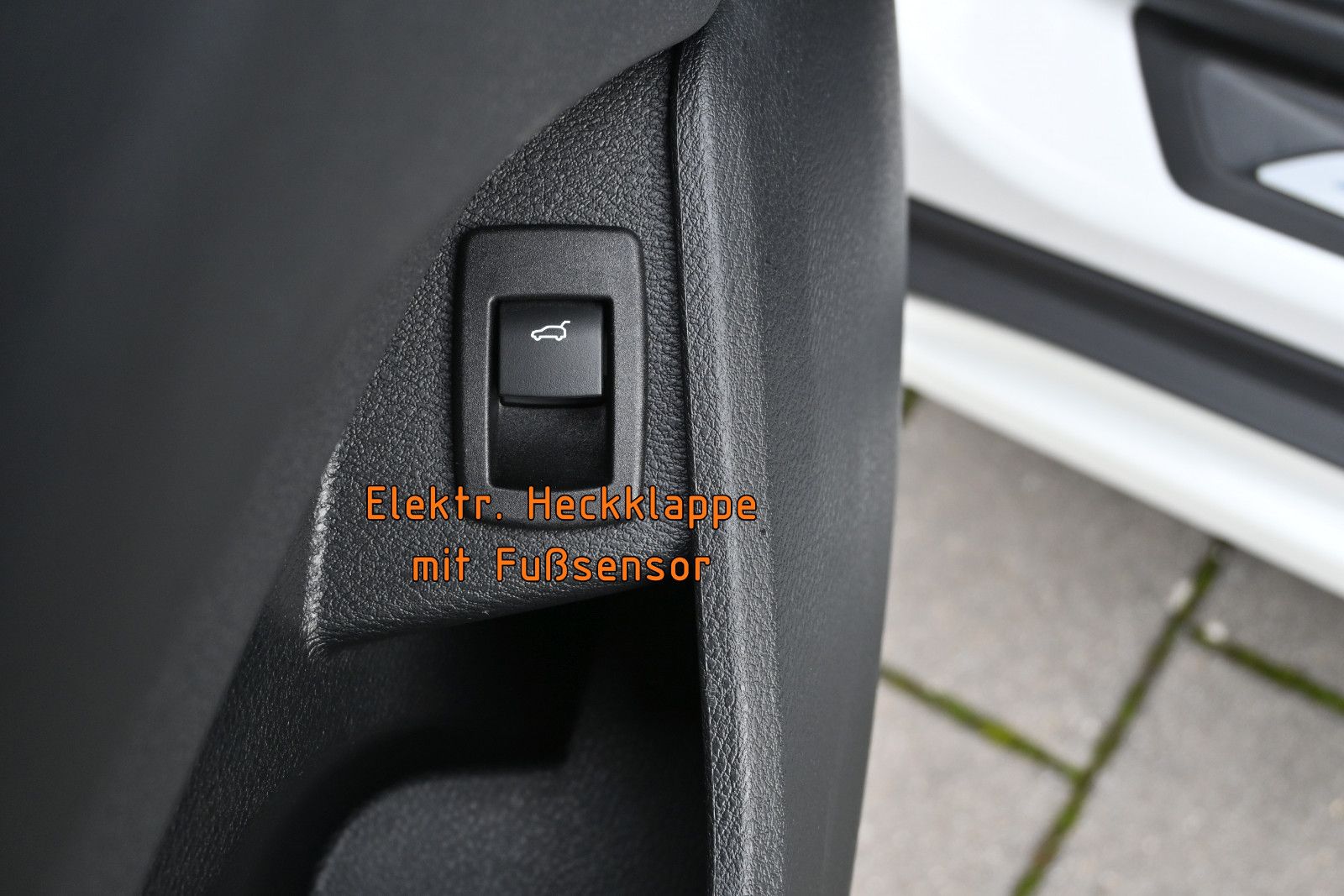 Fahrzeugabbildung BMW X1 xDr. 20d Sport Line °ACC°AHK°HEAD-UP°KAMERA°
