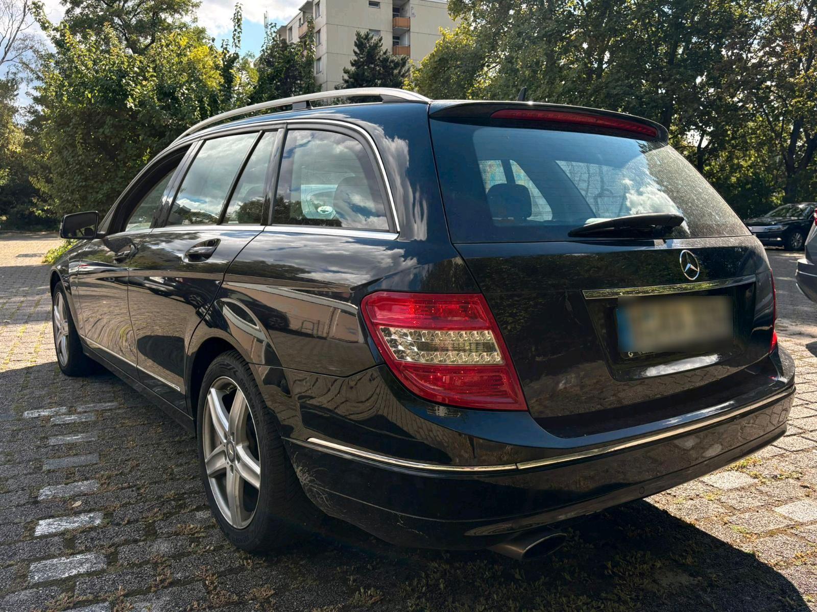 Mercedes-Benz C220 2010 — photo 12
