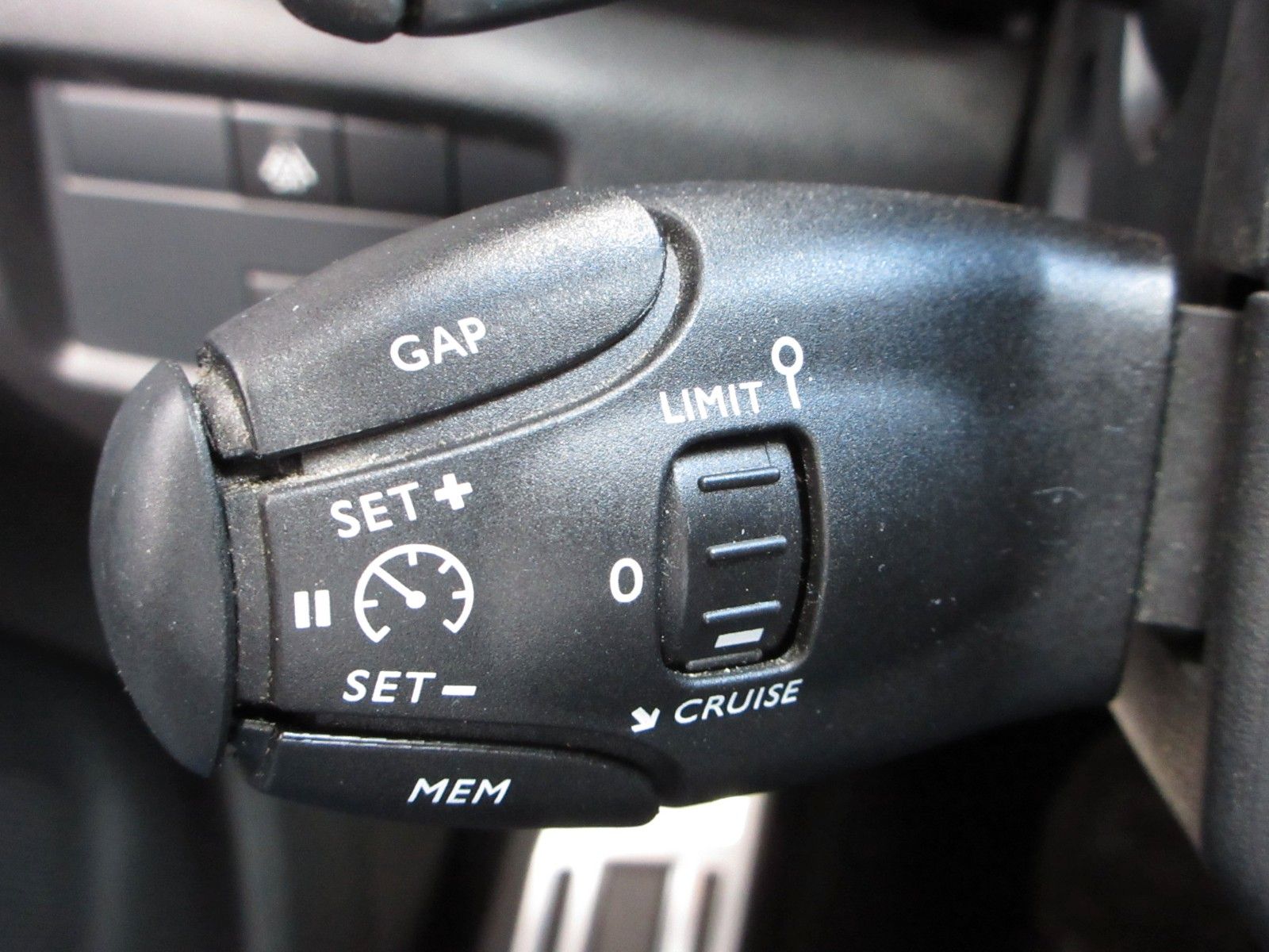 Fahrzeugabbildung Citroën C5 Aircross 1.2T LED/NAVI/SHZ/LEDER/R´CAM