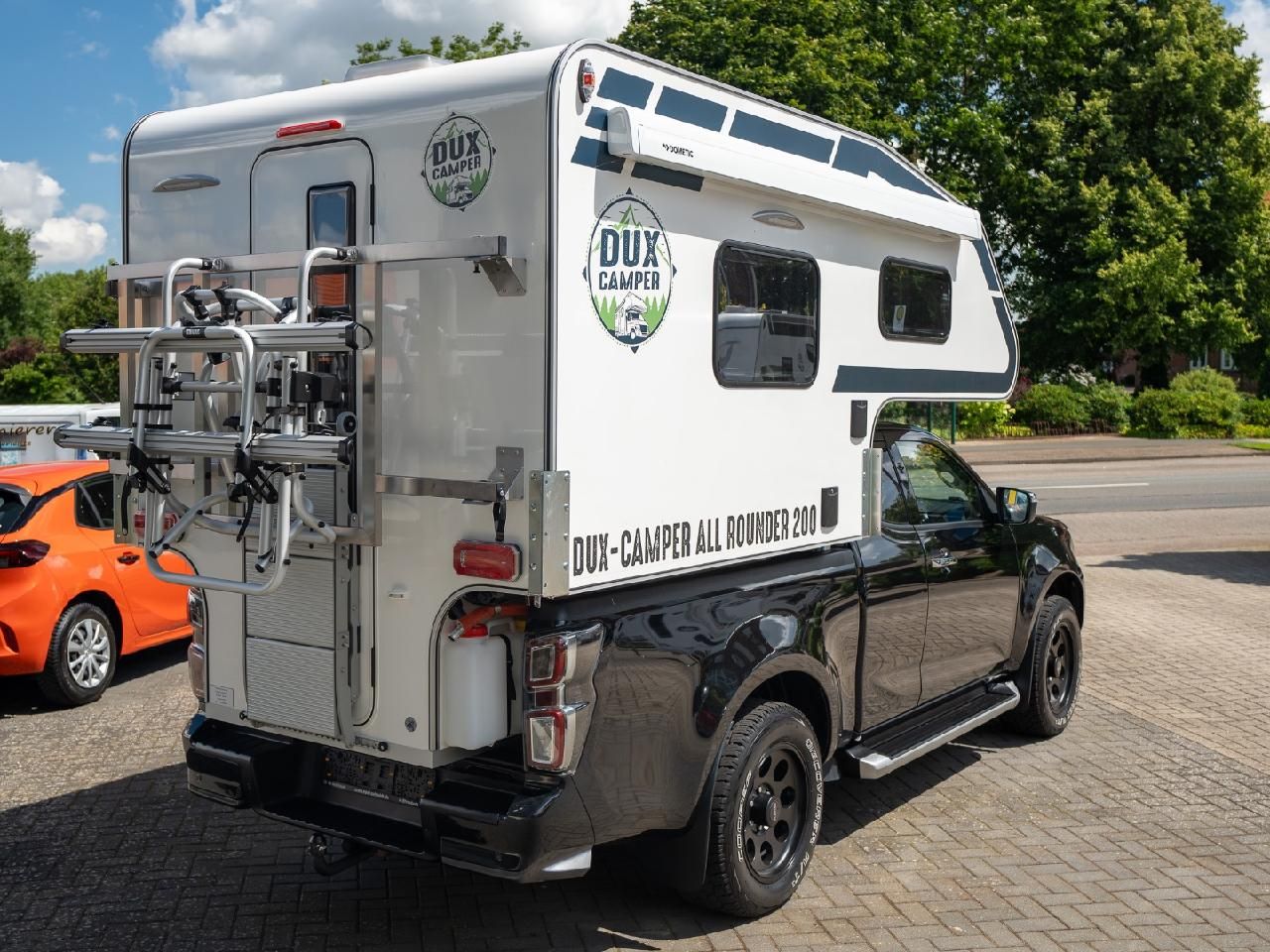 Fahrzeugabbildung Isuzu D-Max Space Cab 4WD LSE mit Dux Camper Wohnkabin