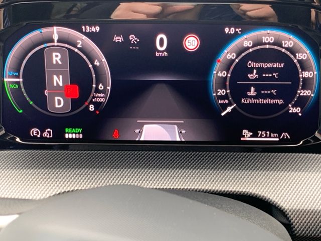 Fahrzeugabbildung Volkswagen Golf GTE MATRIX-LED AREEA VIEW HUD DCC NAVI TRAV