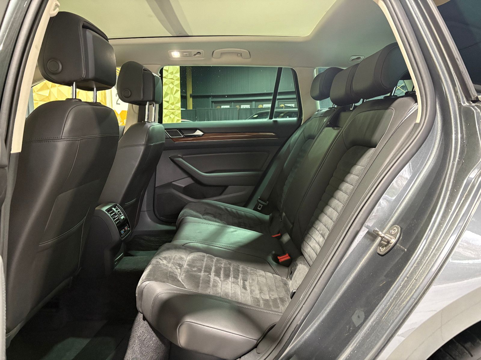 Fahrzeugabbildung Volkswagen Passat Variant Highline BMT/KAMERA/NAVI/SHZ/ACC/