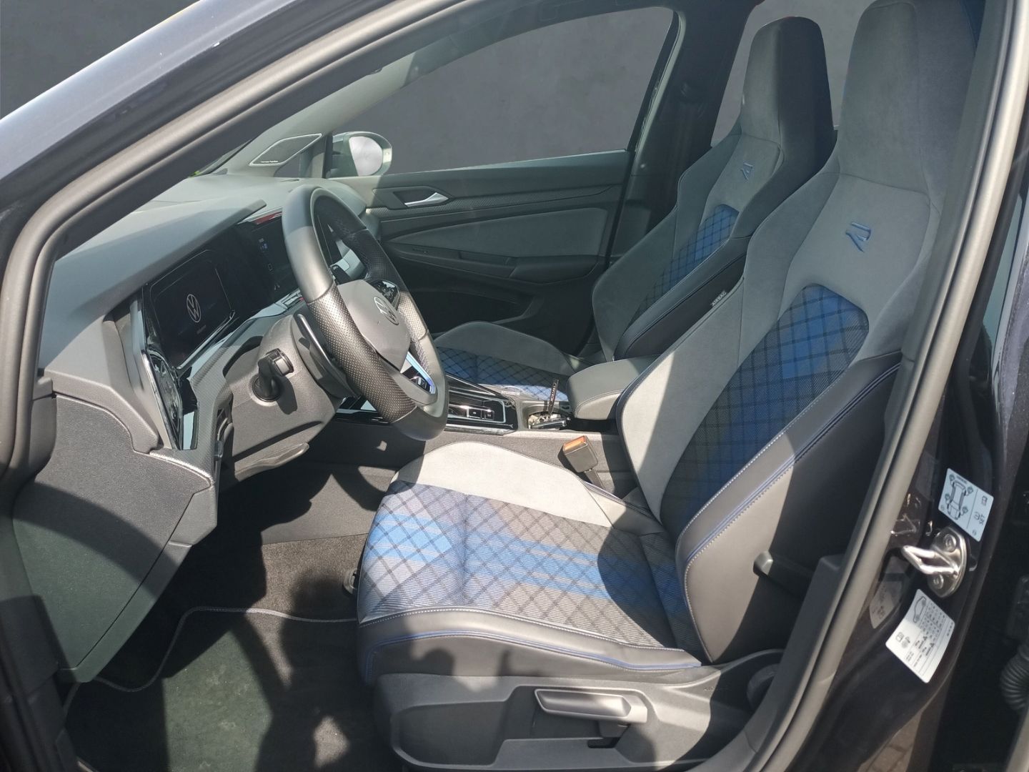 Volkswagen Golf VIII R 4Motion 2.0 TSI Ausparkassistent Sou foto 8