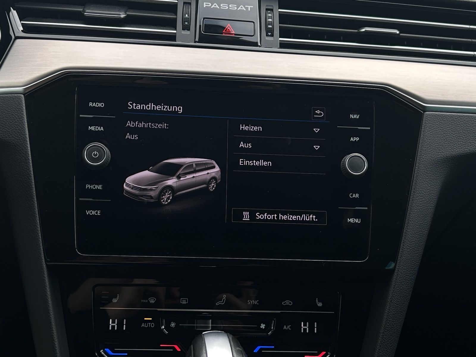 Fahrzeugabbildung Volkswagen Passat Variant Elegance TDI DSG IQ.Light ACC AHK