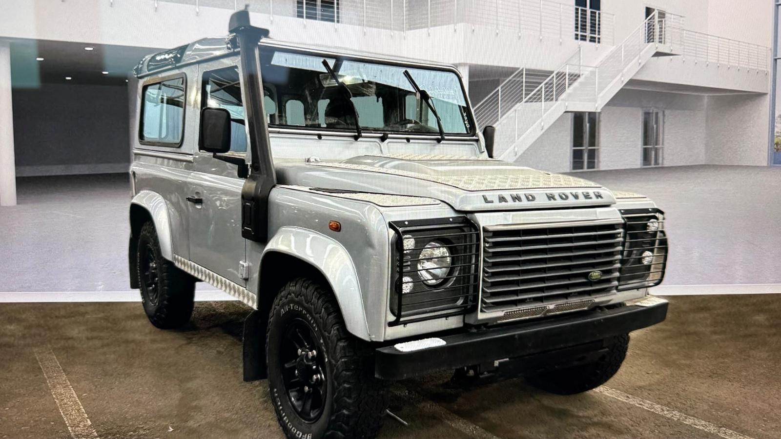 Land Rover Defender 90 SE Hard Top KLIMA Neuer MOTOR