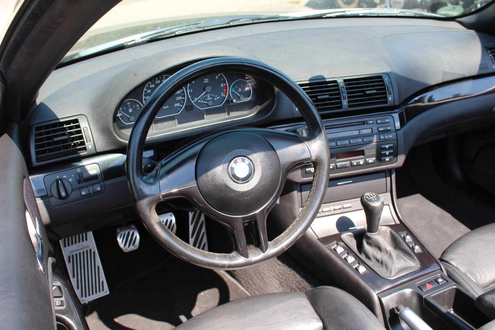 330Ci CABRIO 1. Hand Scheckheft!!