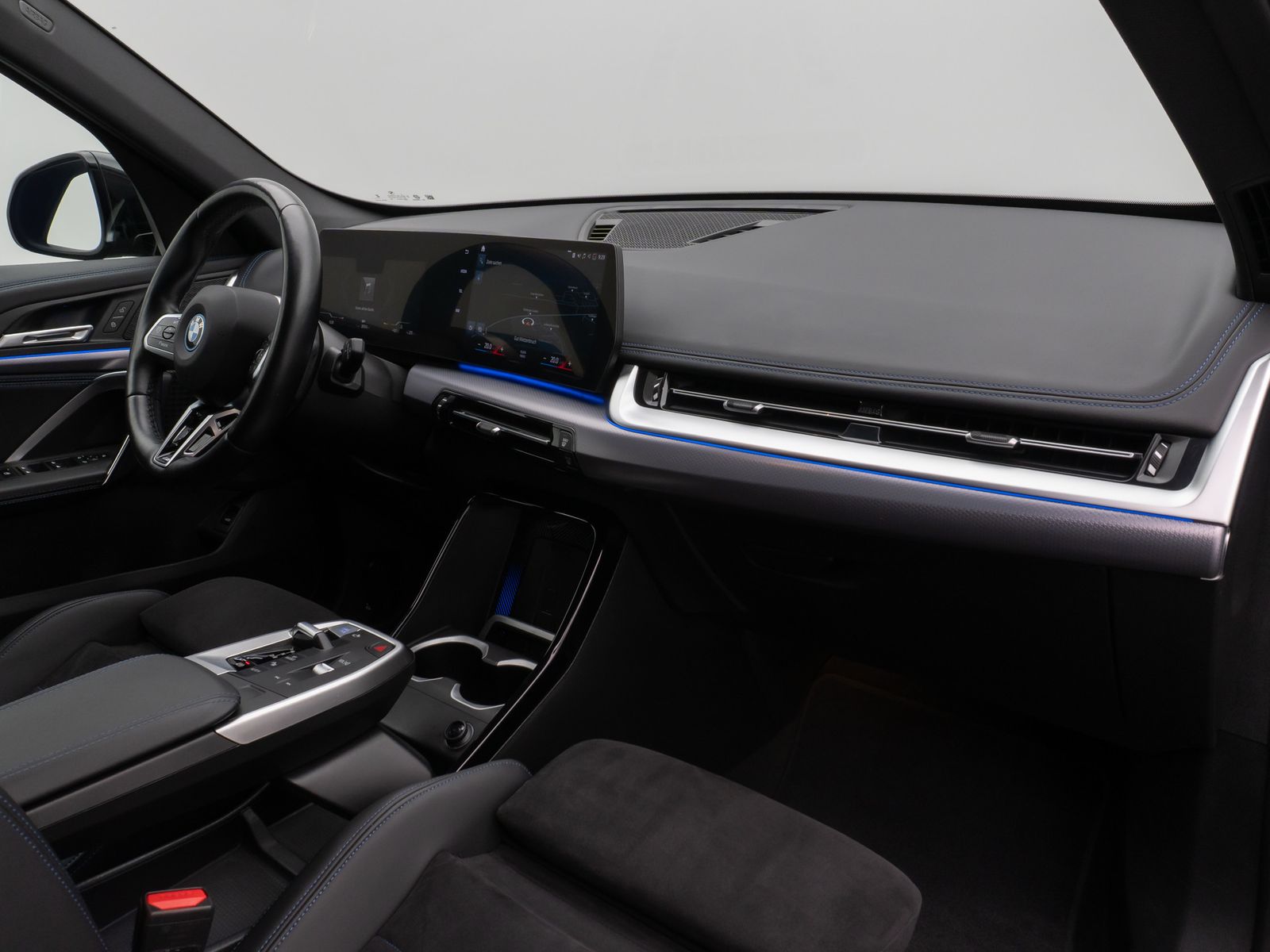 Fahrzeugabbildung BMW iX1 xD30 M Sport Kamera DAB Komfort Fernlichtass