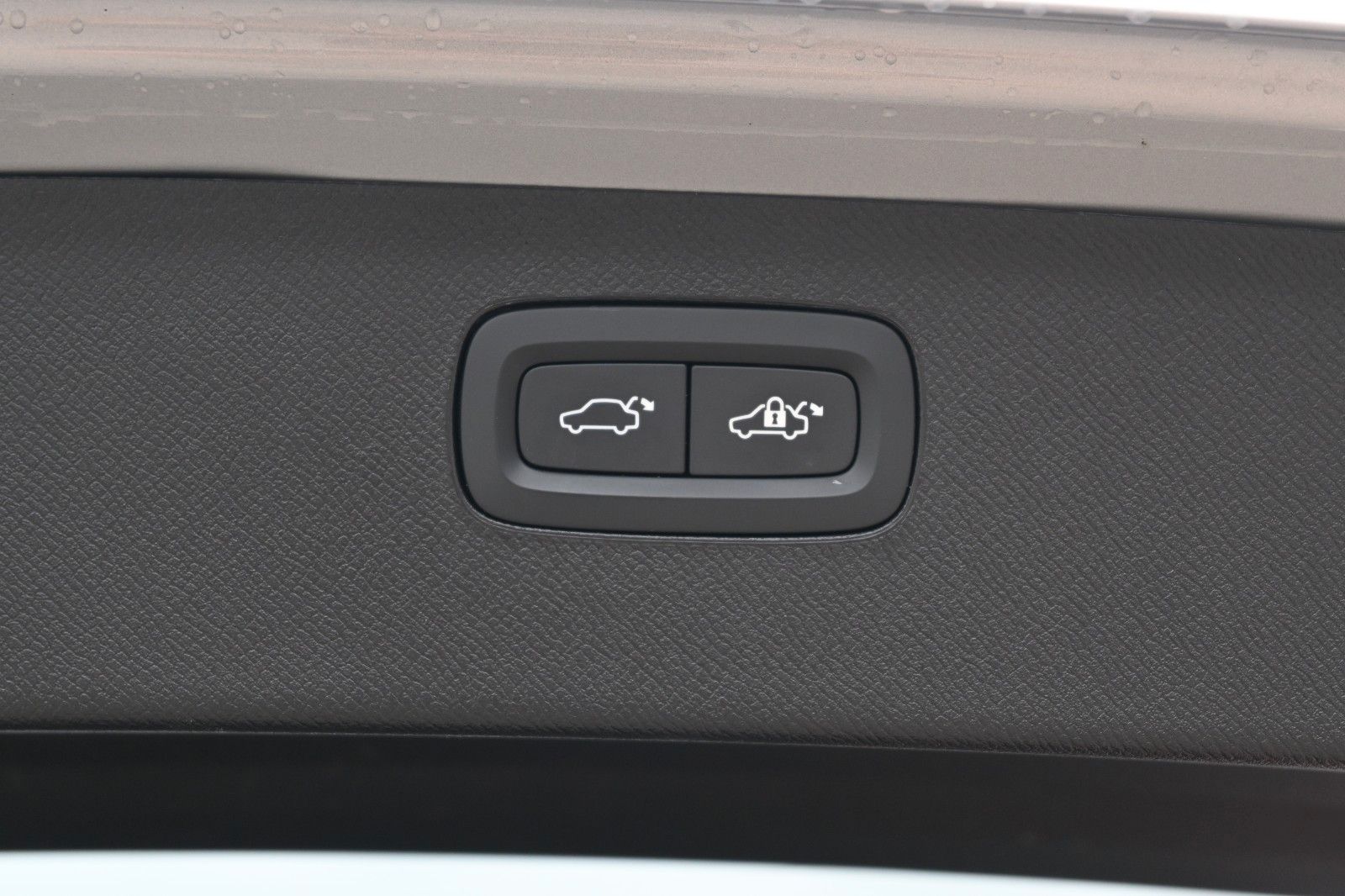 Fahrzeugabbildung Volvo B5 AWD Ultimate Dark *HUD*B&W*LUFT*MASS*AHK*