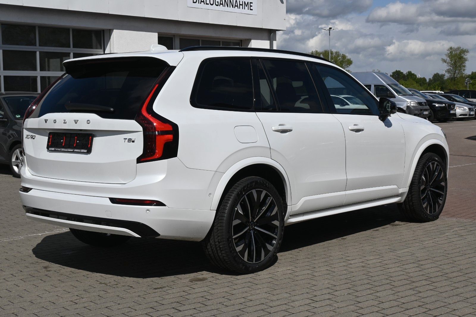 Fahrzeugabbildung Volvo XC90 T8 AWD Plus Dark*PANO*360°*HuD*H&K*ACC