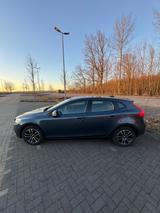 Volvo V40 D3 Momentum Top gepflegt Digitaltacho! - Volvo Gebrauchtwagen in Lüneburg