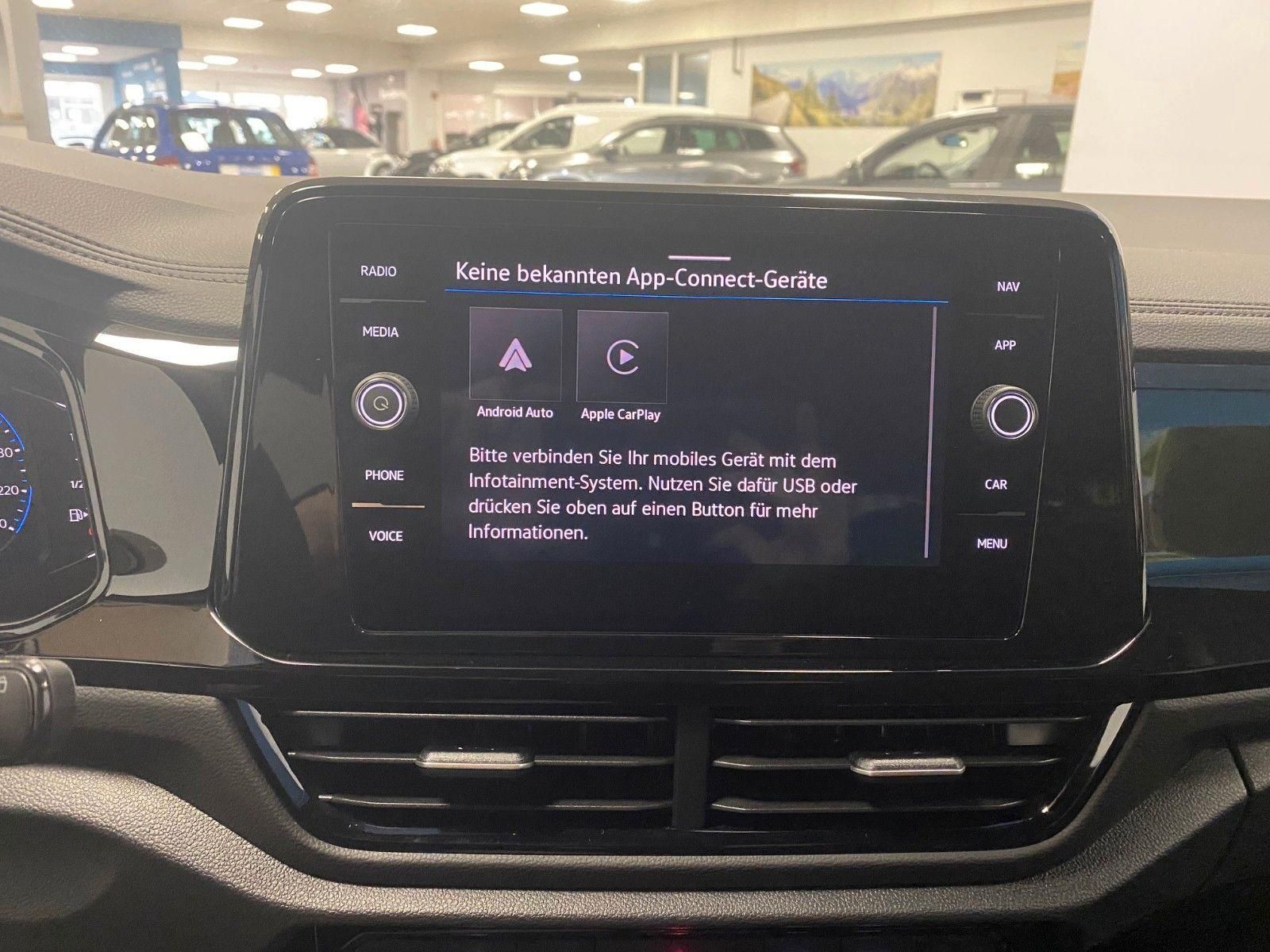Fahrzeugabbildung Volkswagen T-Roc 1.5 TSI DSG Style+IQ MATRIX+Black Style+++