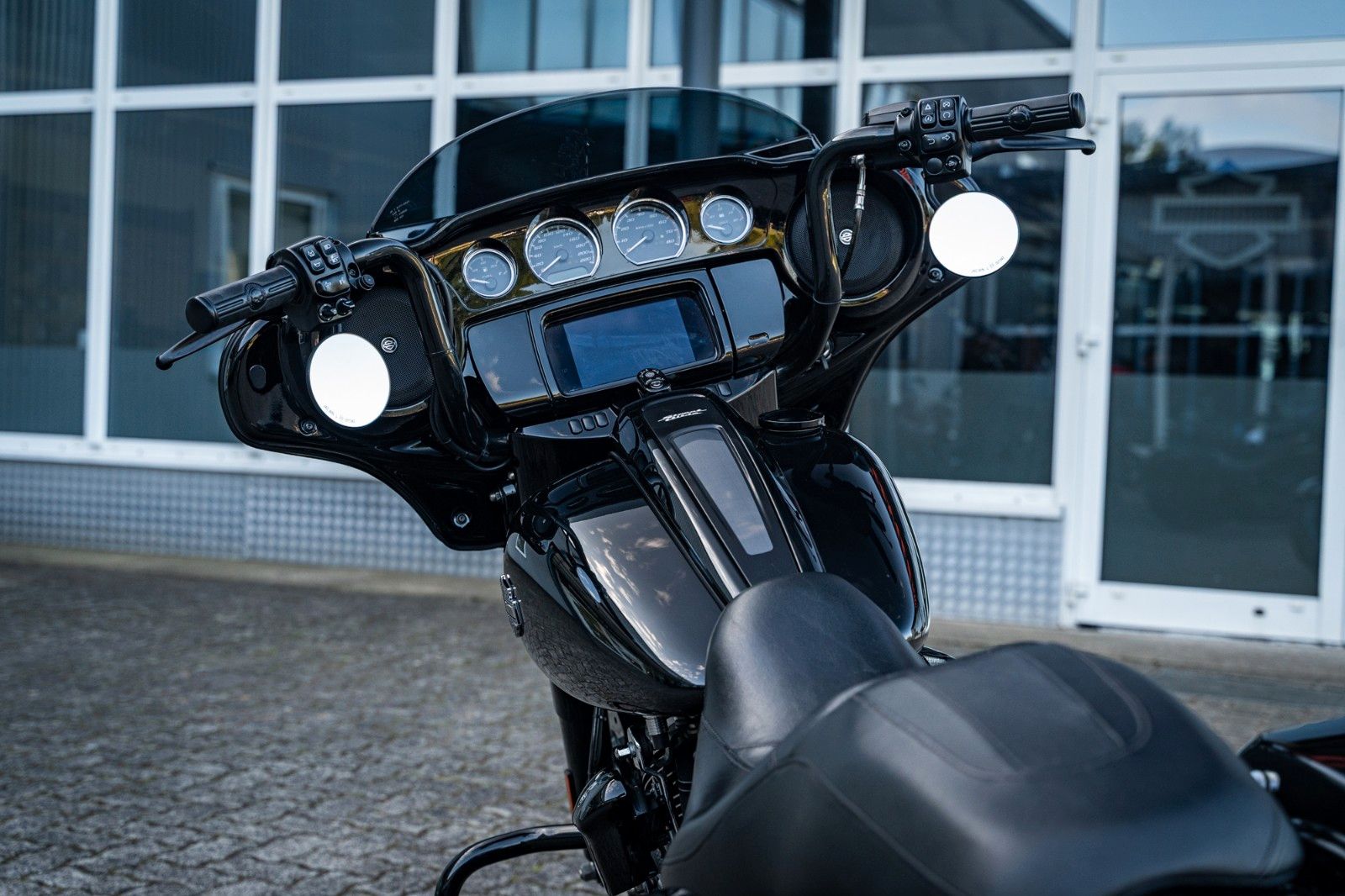 Fahrzeugabbildung Harley-Davidson STREET GLIDE SPECIAL 114 CUI - JEKILL & HYDE -