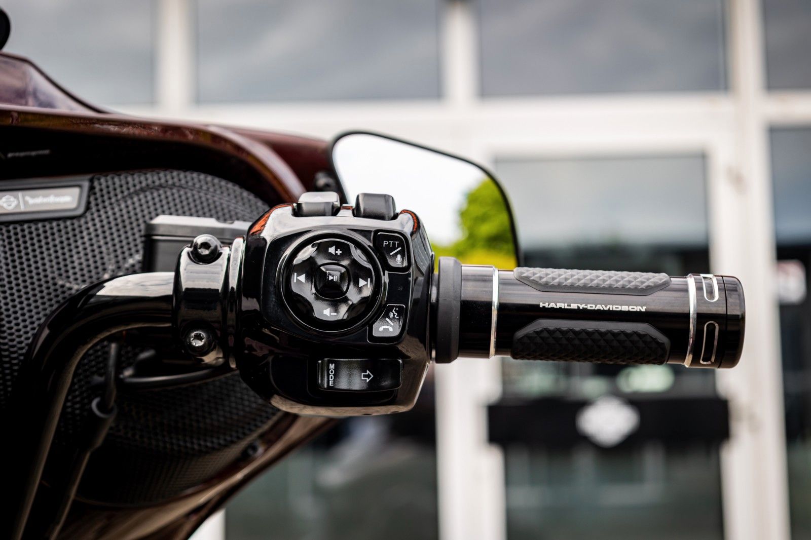 Fahrzeugabbildung Harley-Davidson CVO Street Glide FLHXSE 121 Cui - Jekill & Hyde