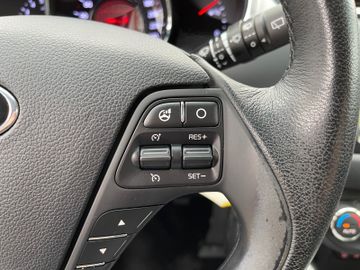 Kia Cee'd 1.6D Dream Team Navi Kamera AHK Klima