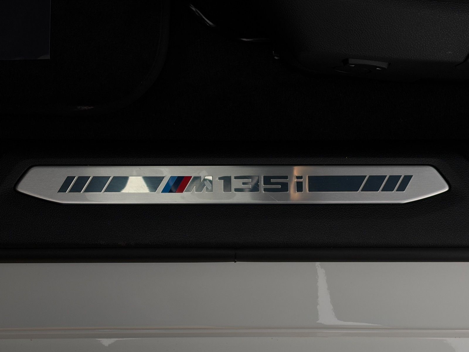 Fahrzeugabbildung BMW M135i xDrive HiFi SHZ LED DAB PDC Wireless Temp