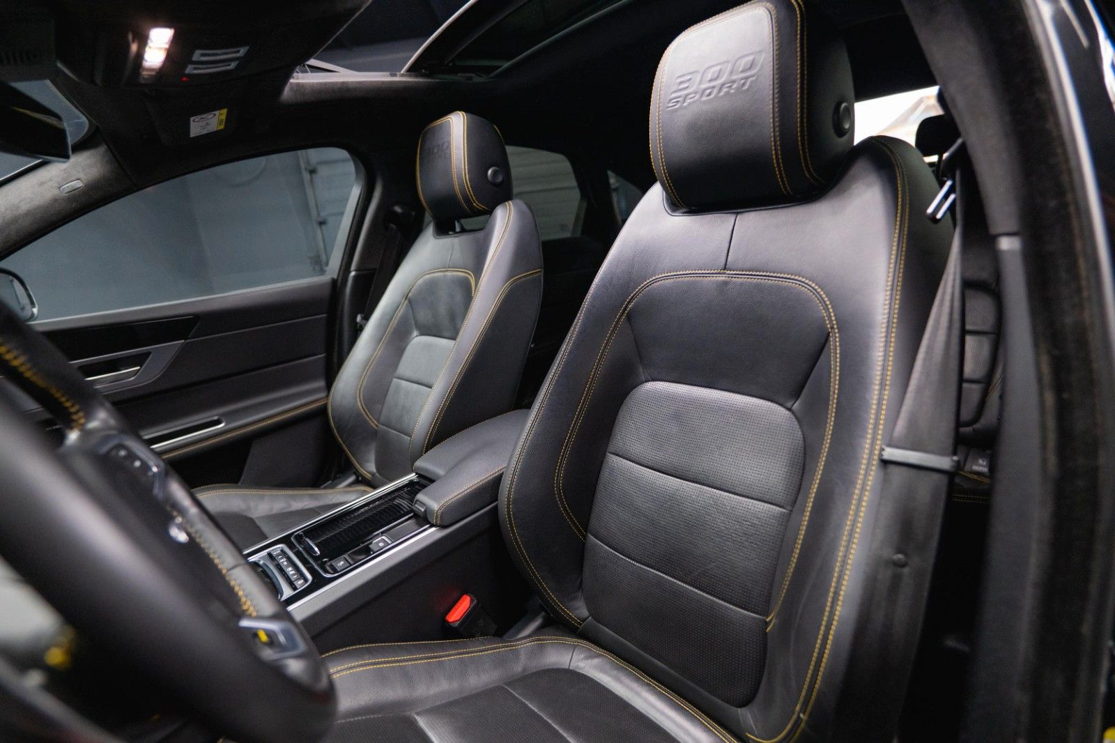 Fahrzeugabbildung Jaguar XF 300 Sport Black Edition | Pano | LED | 20Zoll