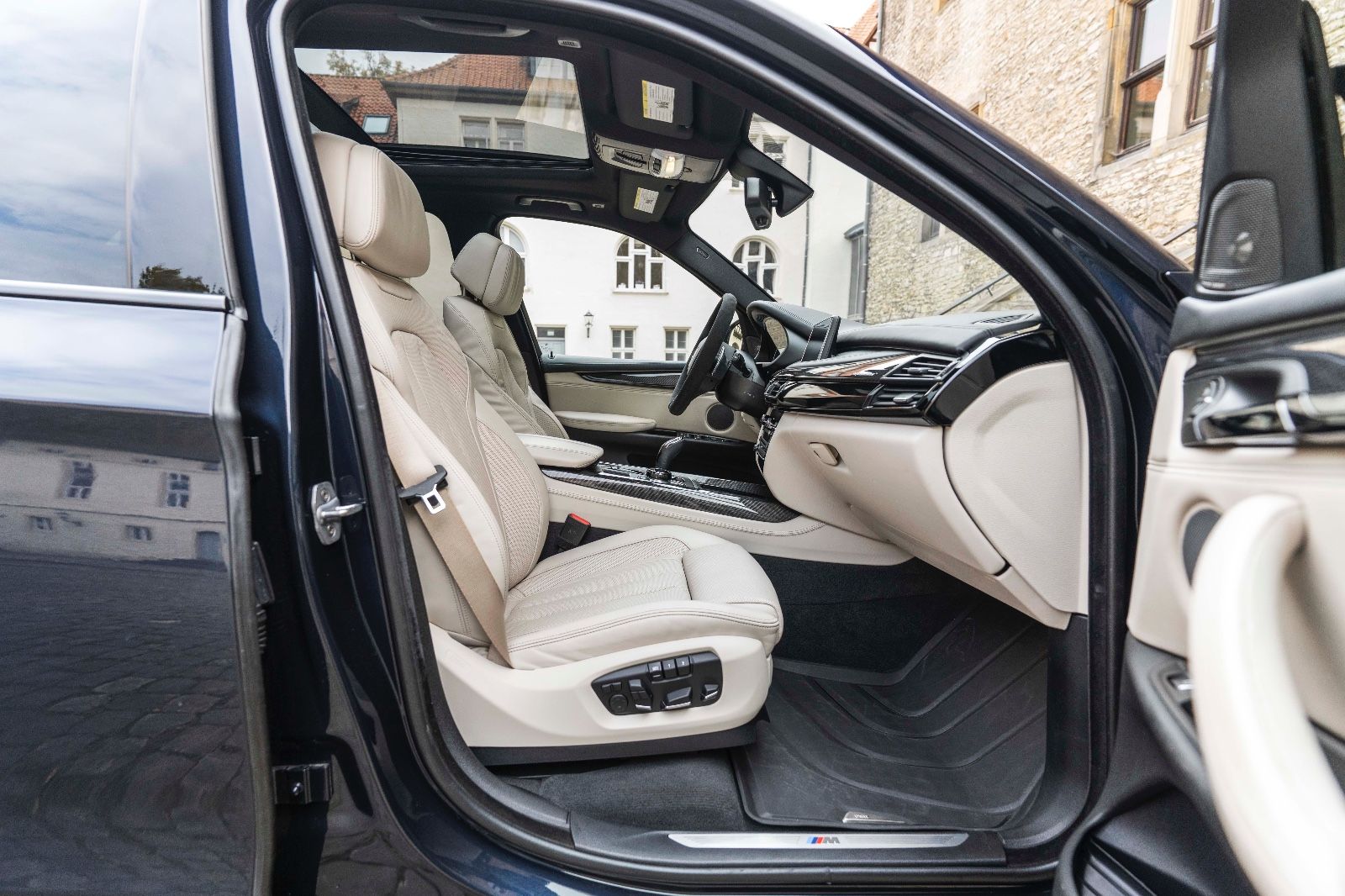 Fahrzeugabbildung BMW X5 xDrive50i Sportpaket ACC LED 360° HUD H&K