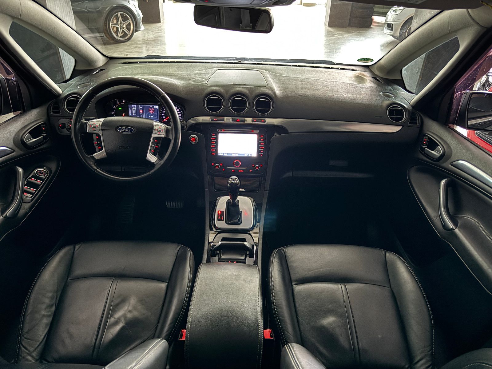 Fahrzeugabbildung Ford S-MAX AUTOMATIK SPORTPAKET TITANIUM X VOLL