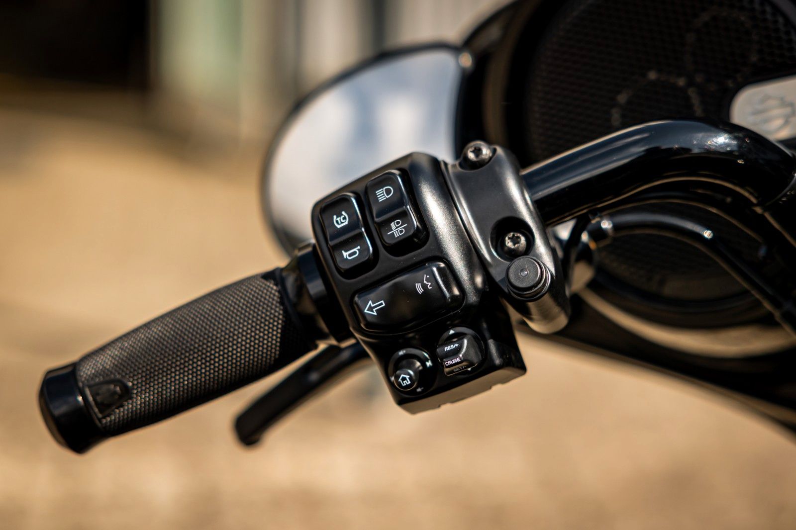 Fahrzeugabbildung Harley-Davidson FLHXST STREET GLIDE ST 117-JEKILL & HYDE- Öhlins