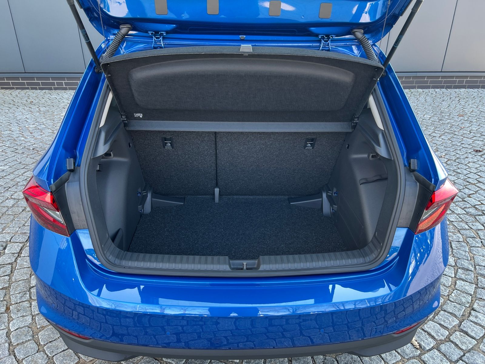 Fahrzeugabbildung SKODA Fabia Selection 1.0 TSI DSG *Garantie, WinterPlu