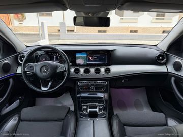 Mercedes E 220 - 12