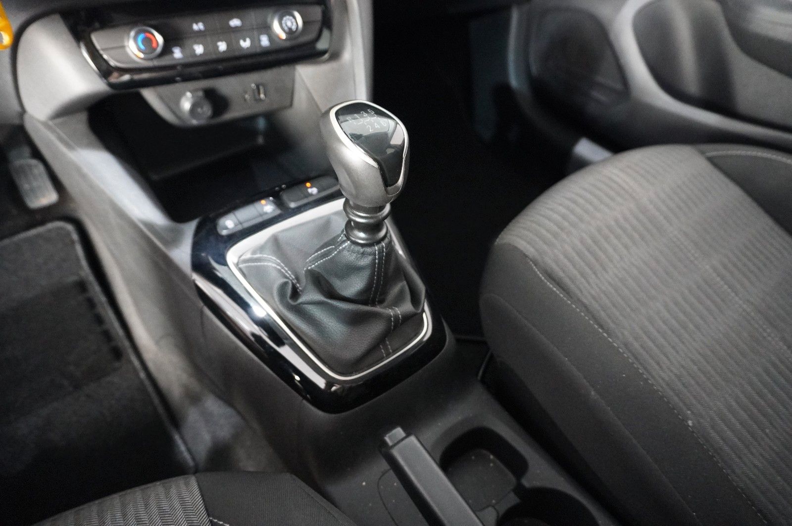 Fahrzeugabbildung Opel Corsa F 1.2 EDITION NAVI/LED/KAMERA/TEMP./SPORT