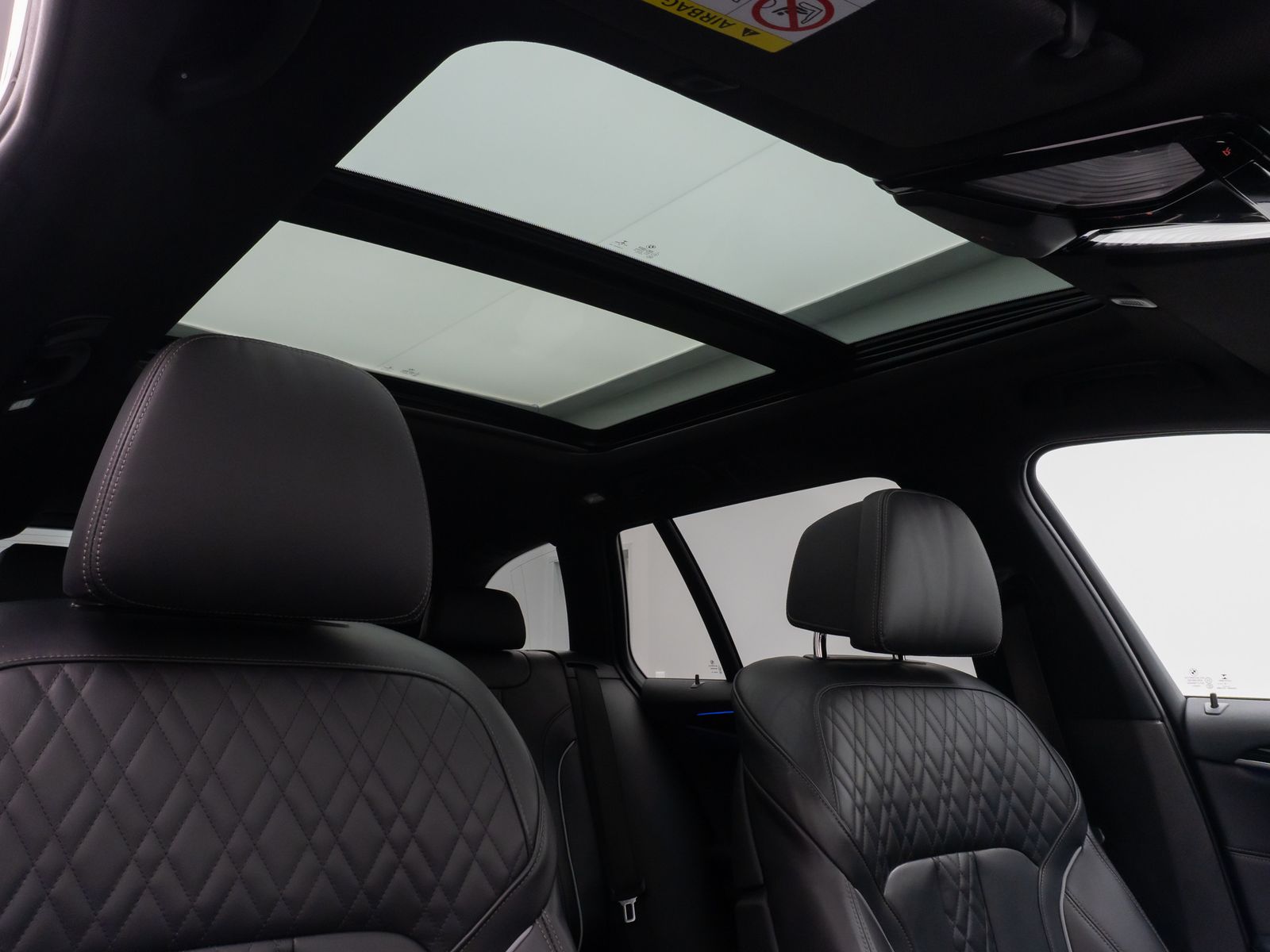 Fahrzeugabbildung BMW 540i xD SportLine Panorama HUD DAB HiFi 4xKlima
