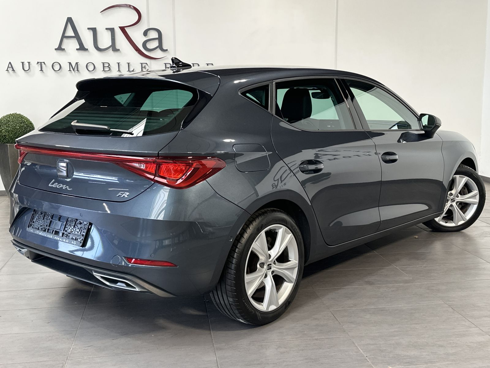Fahrzeugabbildung SEAT Leon 2.0 TDI DSG FR NAV+LED+ACC+CARPLAY+17ZO+1HD