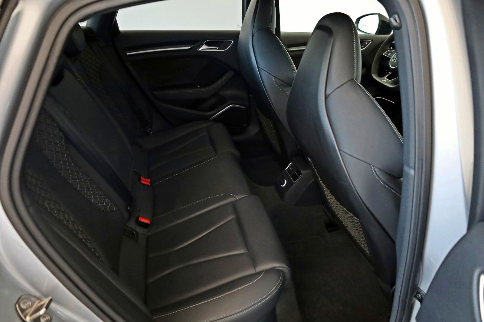 Fahrzeugabbildung Audi RS3 Lim. 2.5TFSI quattro RS-Sitze,PanDach,Bang&O