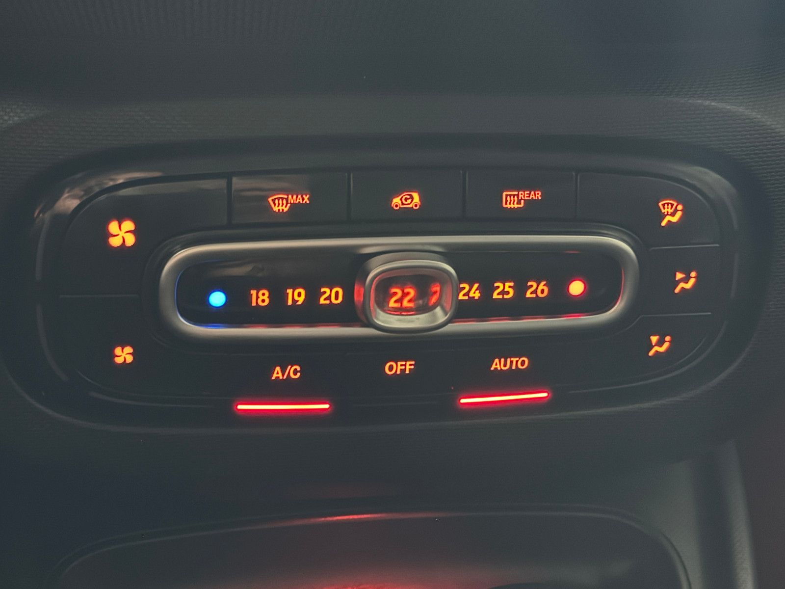 Fahrzeugabbildung Smart ForFour PASSION NAVI PDC SITZHEIZUNG SCHECKHEFT