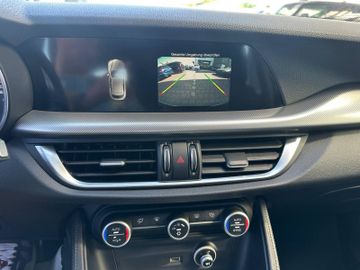 Alfa-Romeo Stelvio - 11